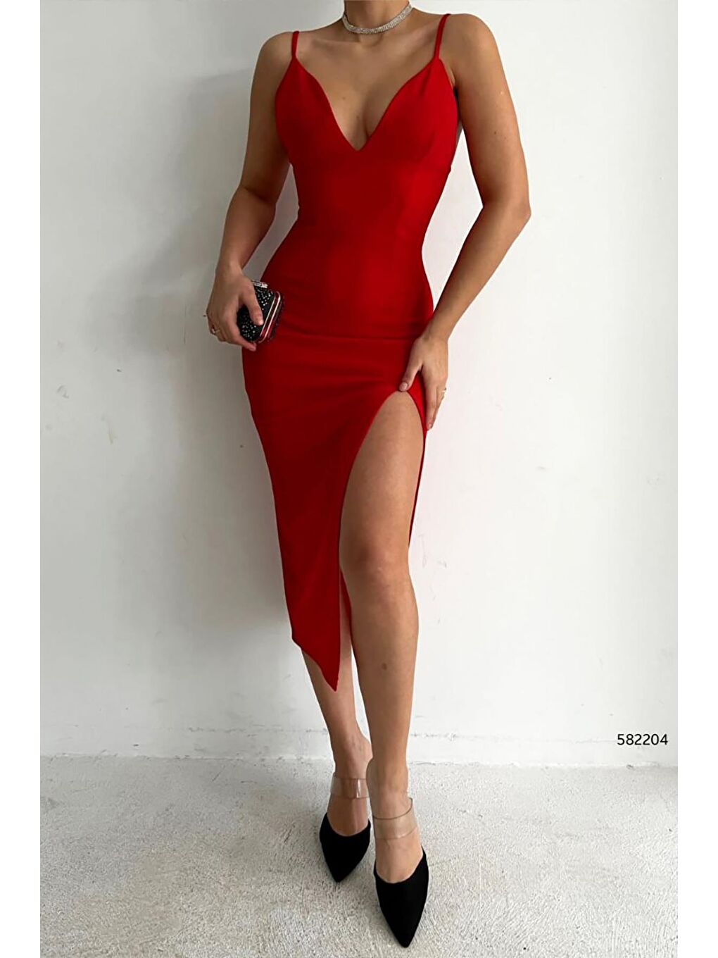 Kırmızı İnce Askılı Kalp Yaka Yırtmaç Detay Kalem Elbise