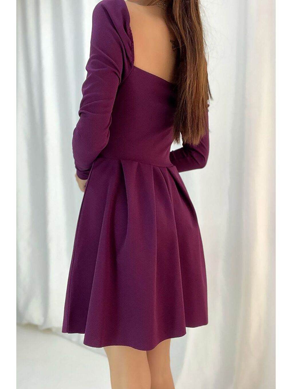 Mor Krep Kumaş Büzgü Detay Uzun Kare Yaka Uzun Kollu Elbise-1