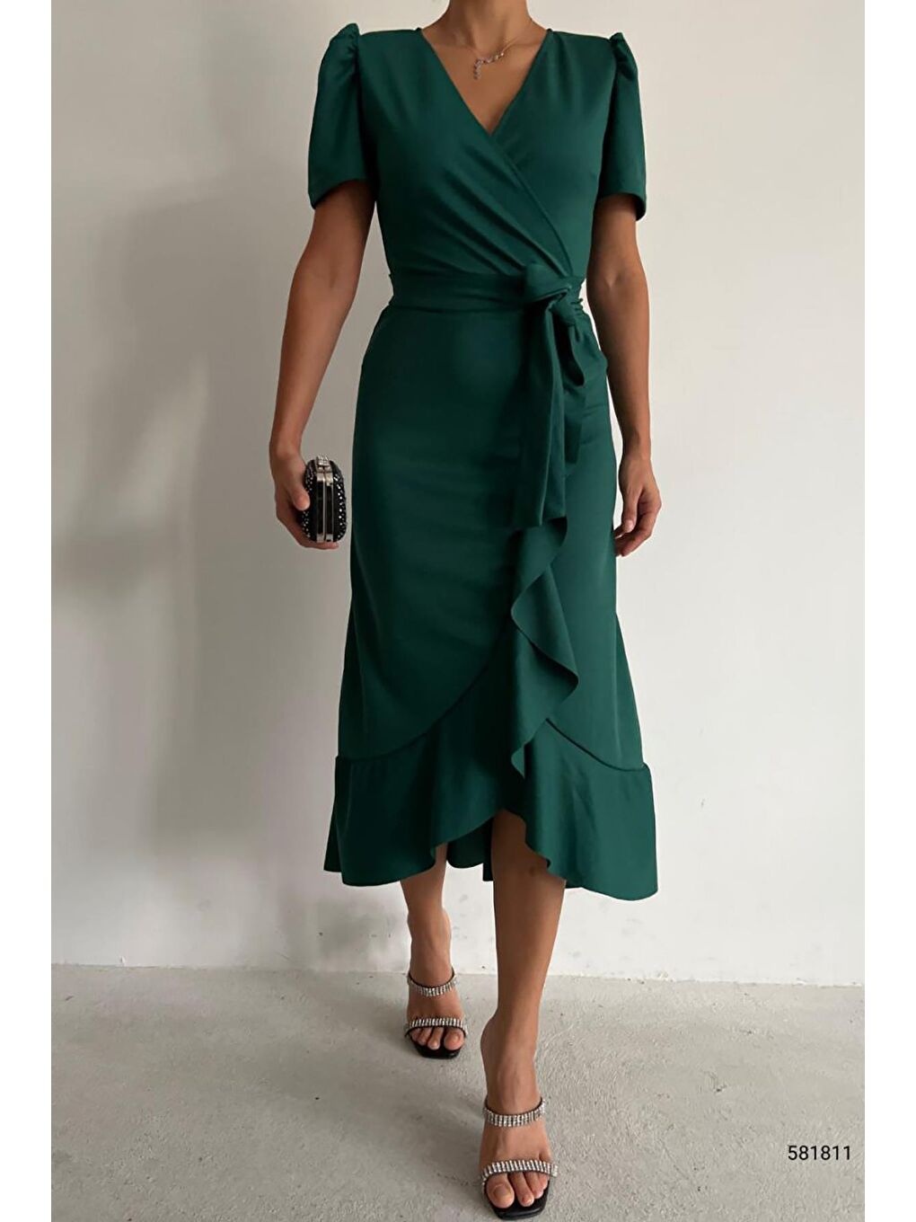 Yeşil Krep Kumaş Kısa Kollu Kuşaklı Midi Elbise