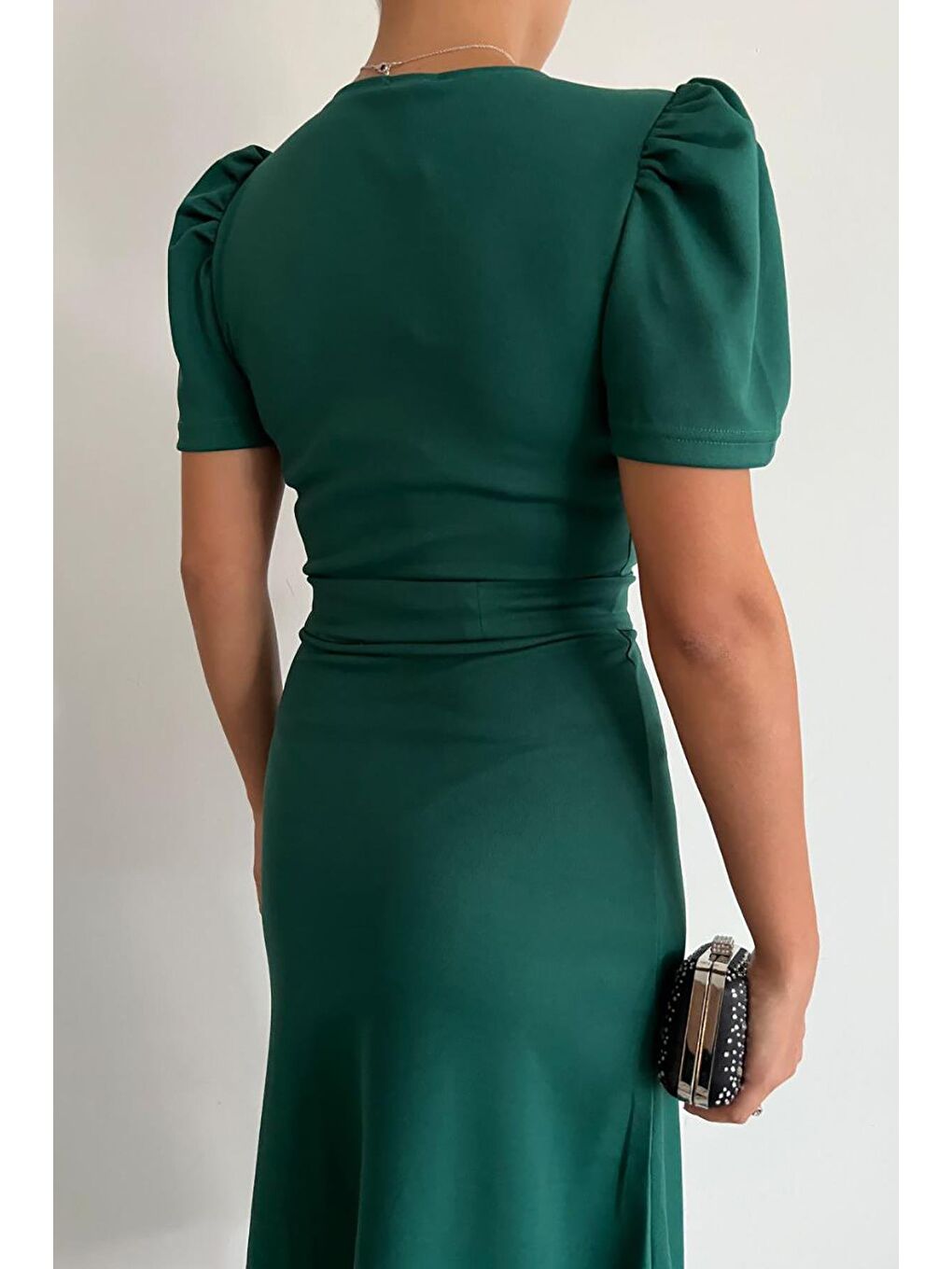 Yeşil Krep Kumaş Kısa Kollu Kuşaklı Midi Elbise-3