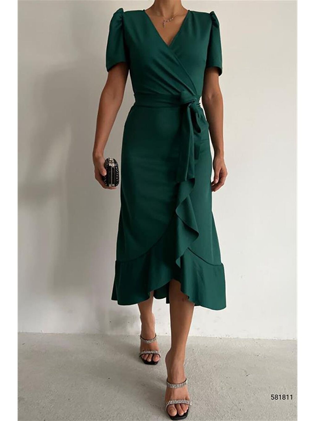 Yeşil Krep Kumaş Kısa Kollu Kuşaklı Midi Elbise-4