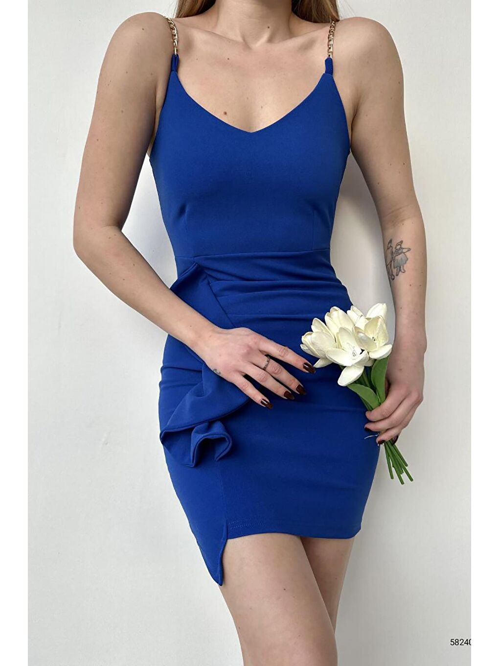 Saks Mavisi Zincir Askı V Yaka İthal Krep Kumaş Volanlı Elbise-1