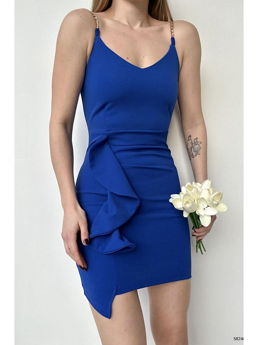 Saks Mavisi Zincir Askı V Yaka İthal Krep Kumaş Volanlı Elbise-3