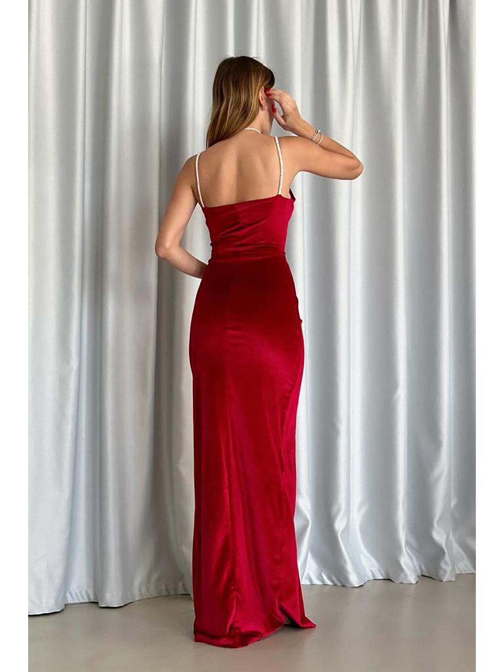 Kırmızı Simli Kadife Kumaş Askı Detaylı Elbise-1