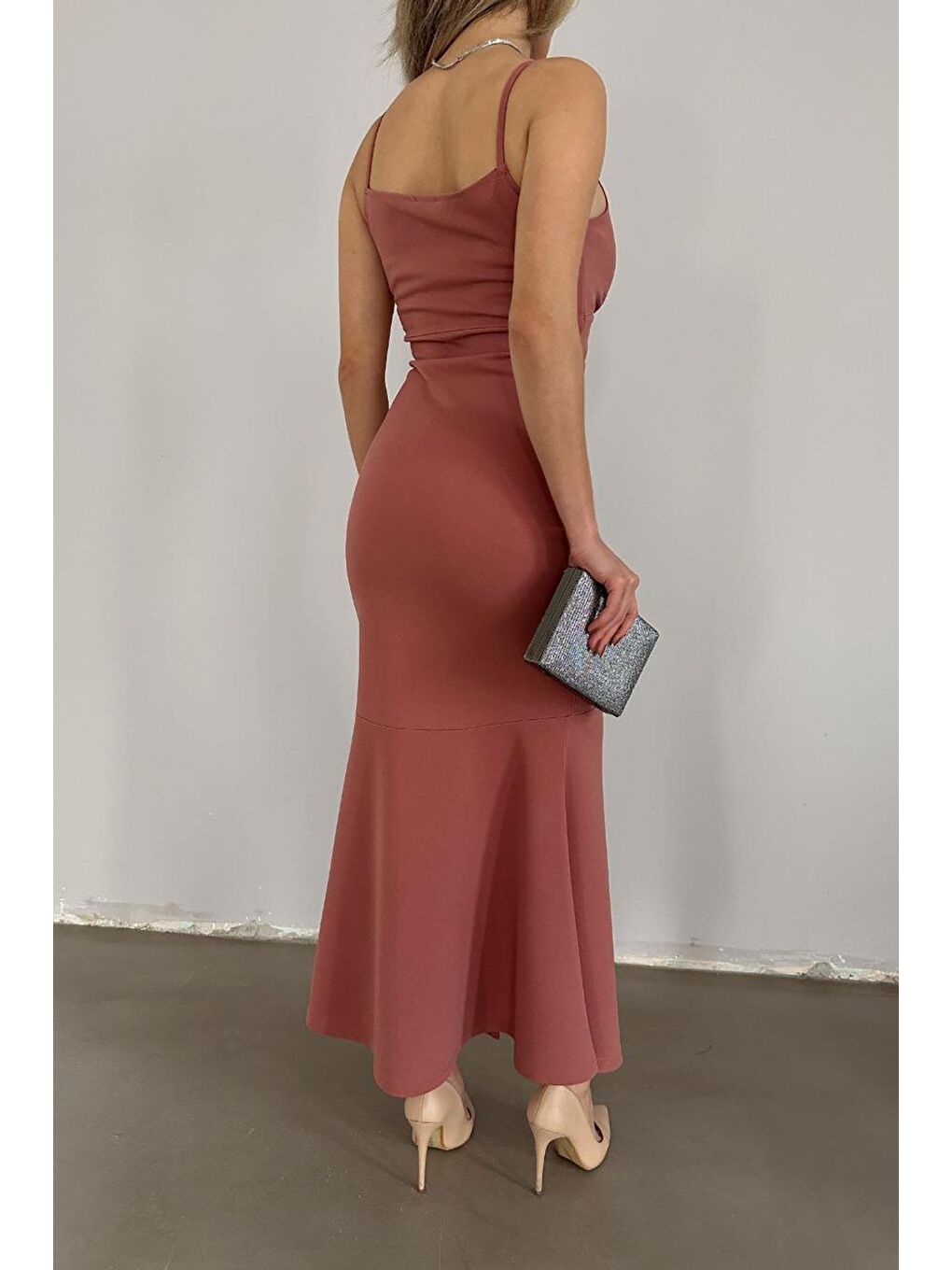 Pembe Pudra İthal Krep Kumaş İnce Askılı Düğme Detay Elbise-4