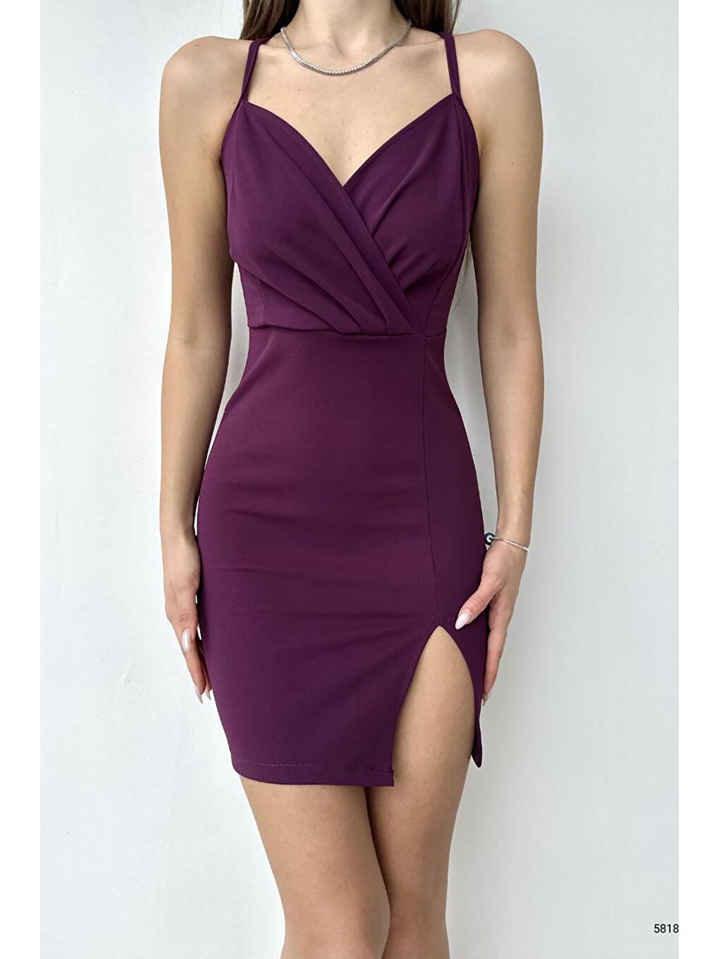 Mor Kruvaze Yaka Yırtmaçlı Krep Kumaş Elbise