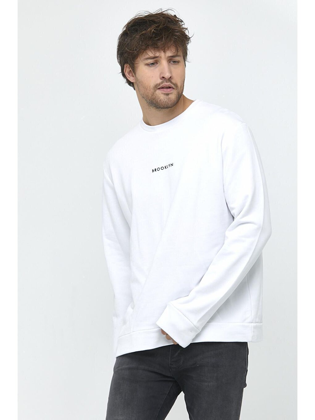Beyaz Erkek Bisiklet Yaka Regular Fit Brooklyn Baskılı İnce Sweatshirt SPR22SW132