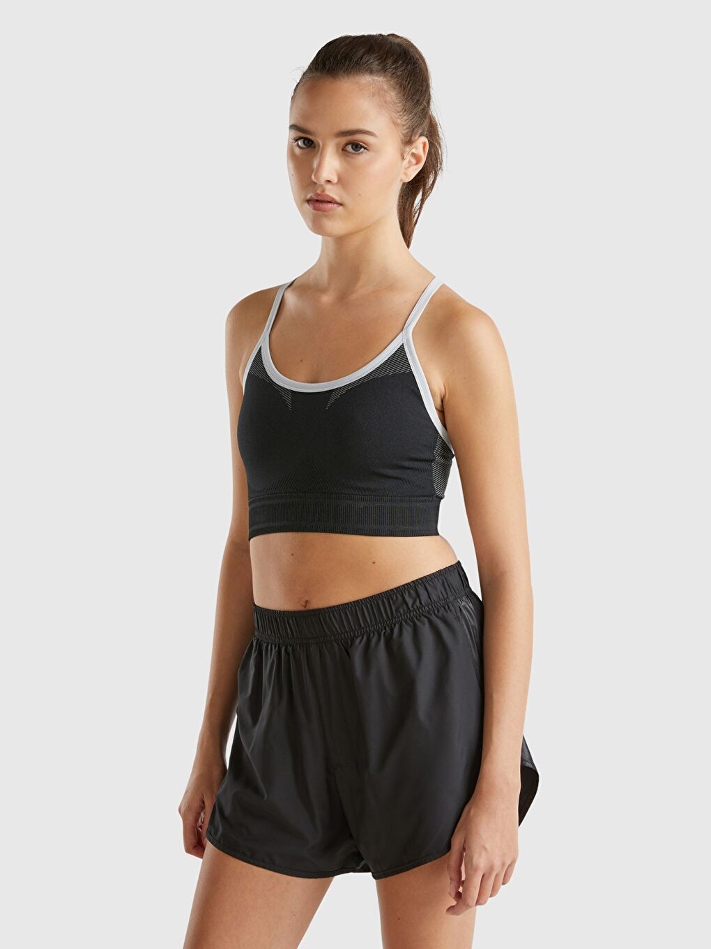 Kadın Siyah Kontrast Renk Detaylı Elastik Bantlı Askılı Sporcu Sütyeni-1