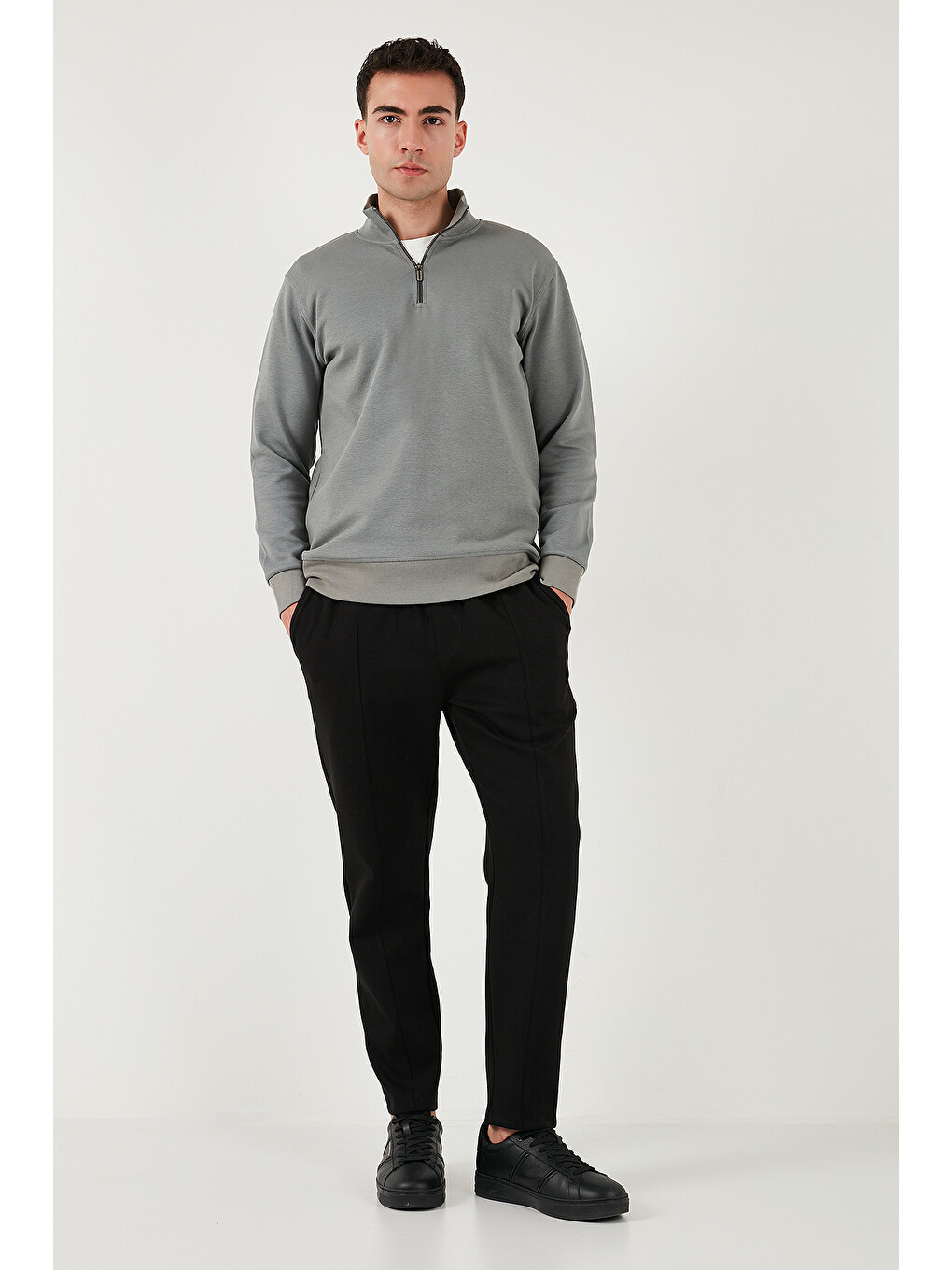 Siyah Pamuklu Slim Fit Normal Bel Daralan Paça Çimalı Pantolon 5908088-1