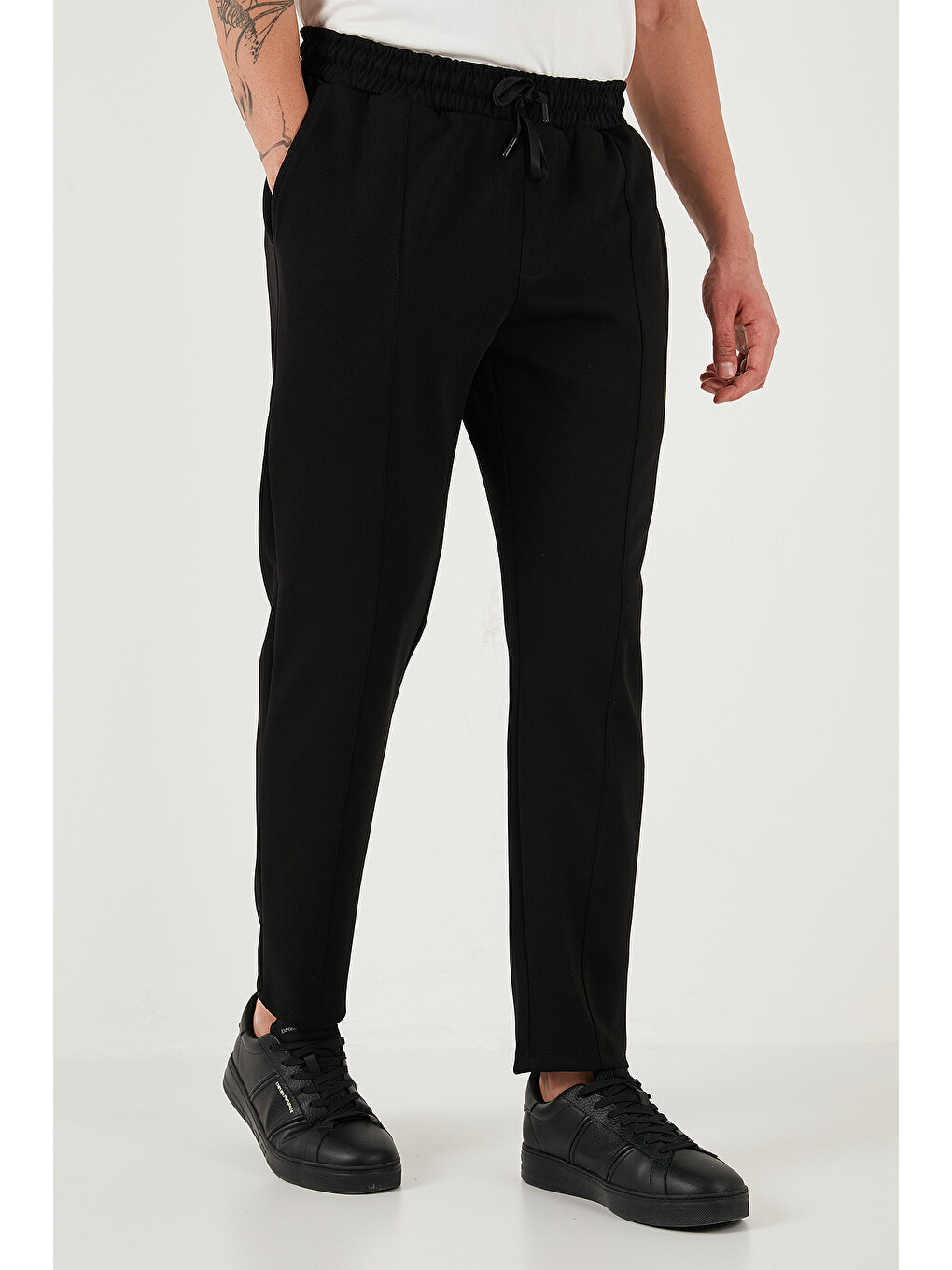 Siyah Pamuklu Slim Fit Normal Bel Daralan Paça Çimalı Pantolon 5908088-4