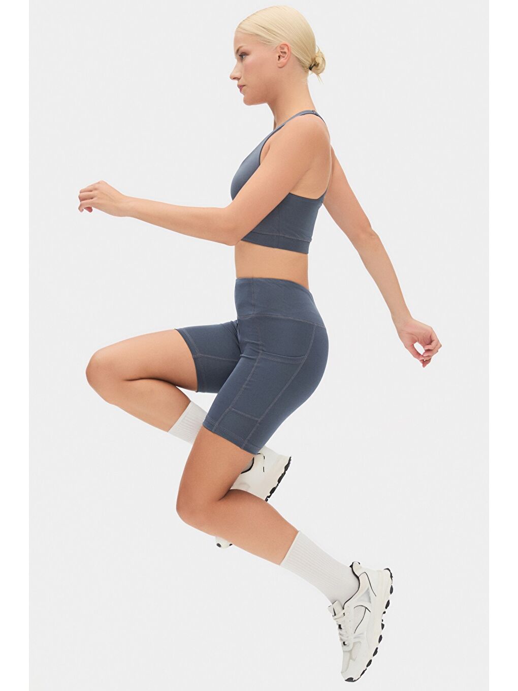 Antrasit Kadın Yüksek Bel Toparlayıcı Çift Cepli Kısa Spor Tayt-4