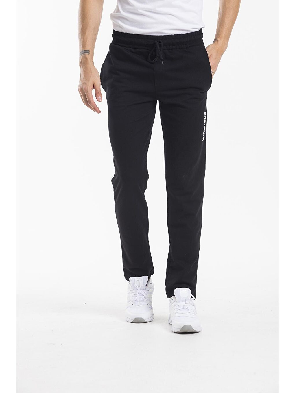 Siyah Basic Regular Fit Brooklyn Baskılı İnce Erkek Eşofman Altı SPR22EA205