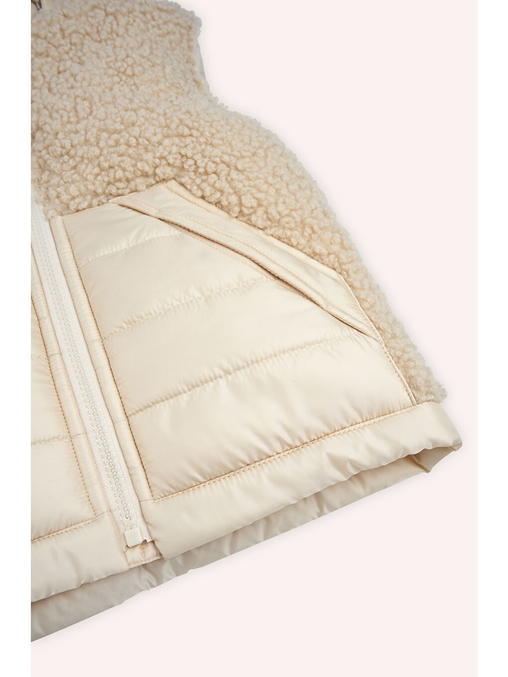 Bej Erkek Çocuk Pelüş Detaylı Micro Yelek-2