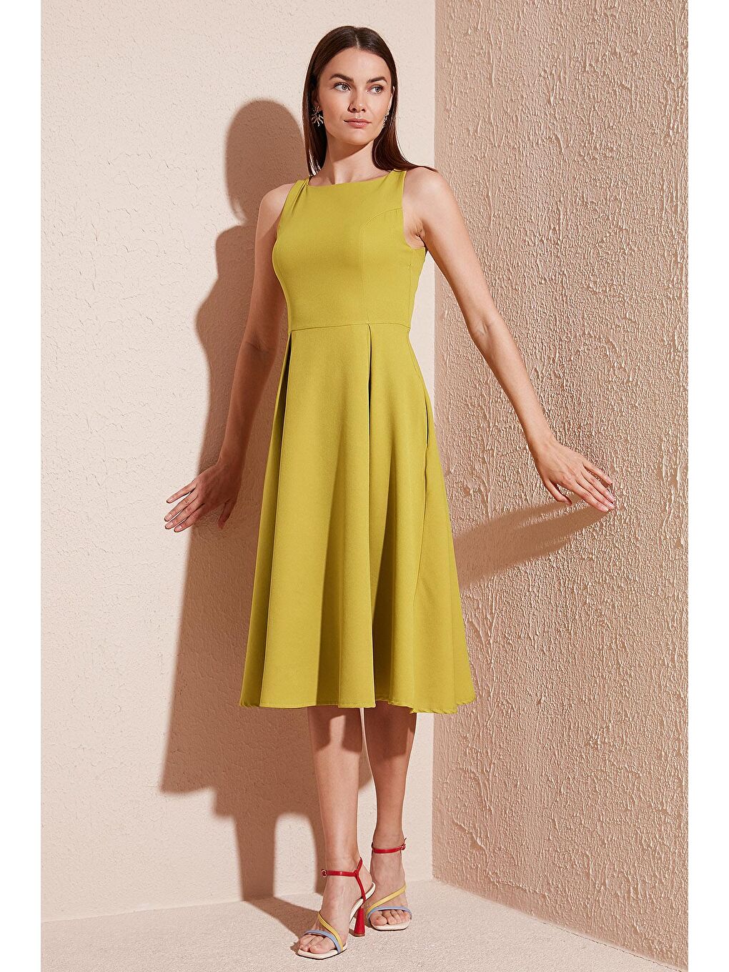 Yeşil Bisiklet Yaka Cepli Pileli Midi Kadın Elbise 6051963