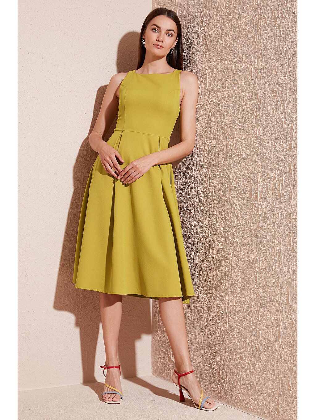 Yeşil Bisiklet Yaka Cepli Pileli Midi Kadın Elbise 6051963-1