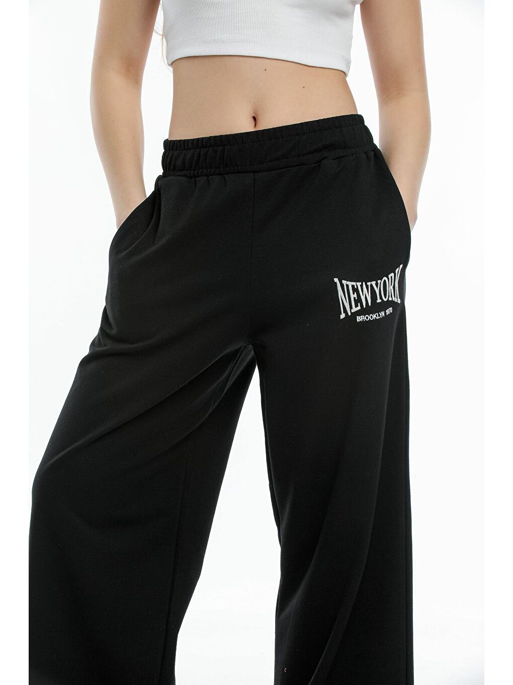 Siyah Kadın Bol Paça Eşofman Altı SPR21Y60-2