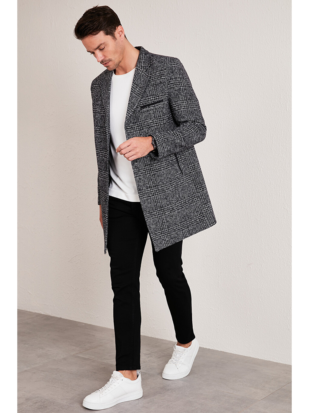 Siyah Slim Fit Tek Yırtmaçlı Düğmeli Mono Yaka Kaşe Erkek Kaban 5840098-1