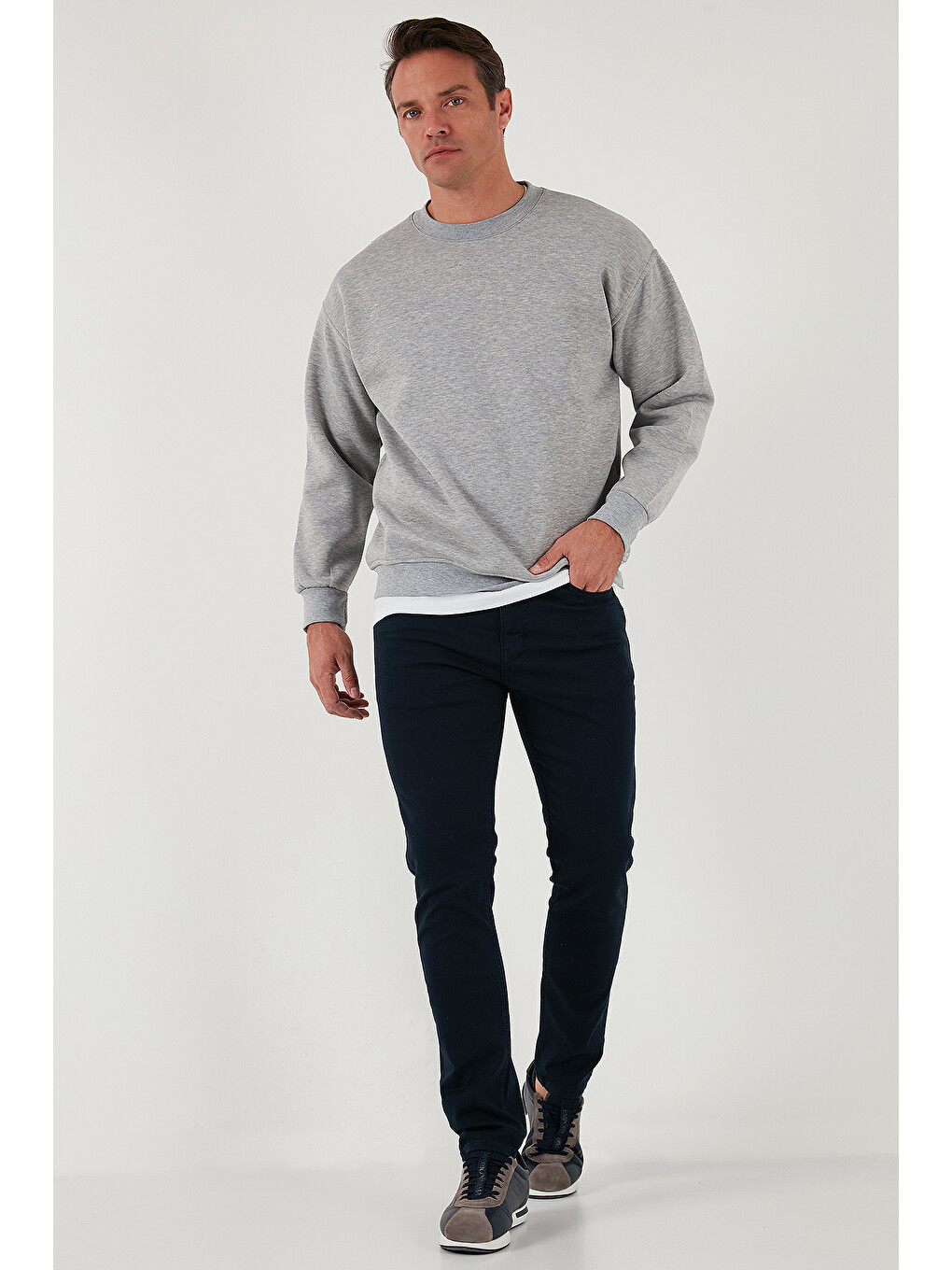 Gri Regular Fit Bisiklet Yaka Pamuklu İçi Tüylü Yumuşak Şardonlu Erkek Sweatshirt 5905255-2