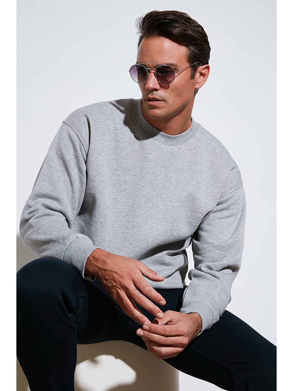 Gri Regular Fit Bisiklet Yaka Pamuklu İçi Tüylü Yumuşak Şardonlu Erkek Sweatshirt 5905255-1