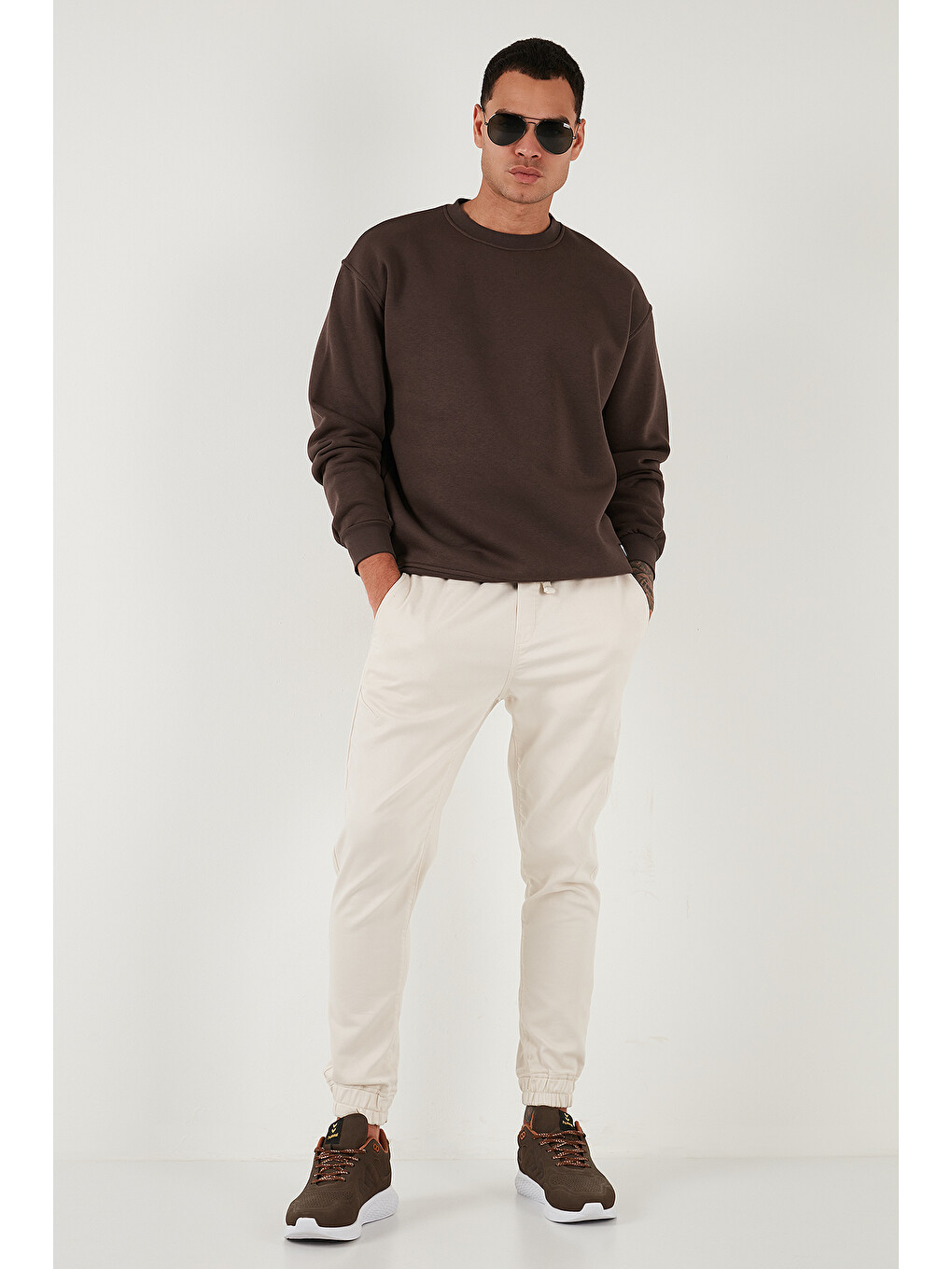 Kahverengi Regular Fit Bisiklet Yaka Pamuklu İçi Tüylü Yumuşak Şardonlu Erkek Sweat 5905255-1