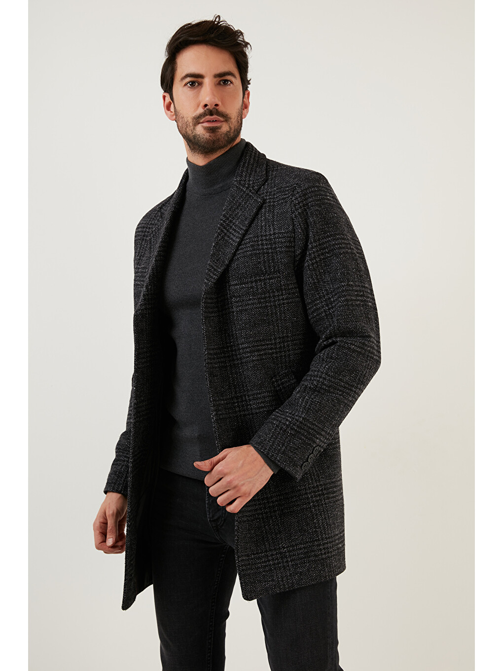 Siyah Slim Fit Tek Yırtmaçlı Düğmeli Mono Yaka Kaşe Kaban 5840098-7