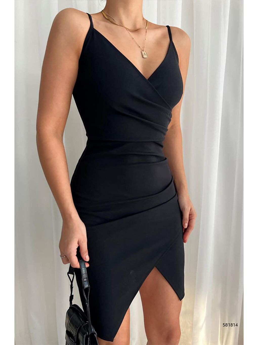 Siyah Büzgü Detaylı Yırtmaçlı Kruvaze Yaka Krep Elbise-1