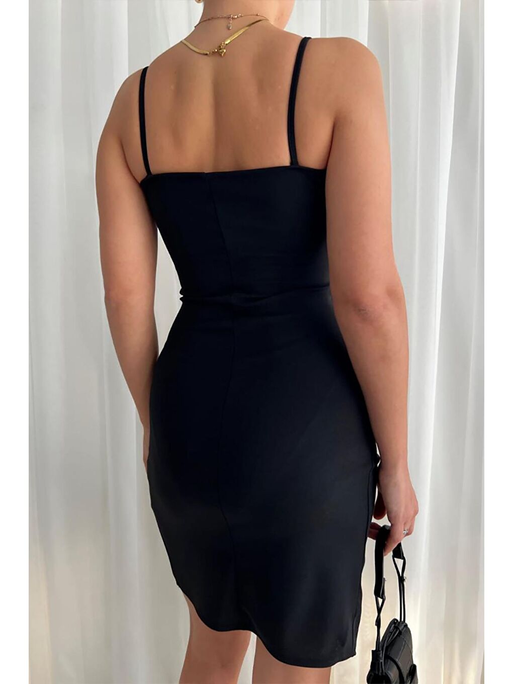 Siyah Büzgü Detaylı Yırtmaçlı Kruvaze Yaka Krep Elbise-4