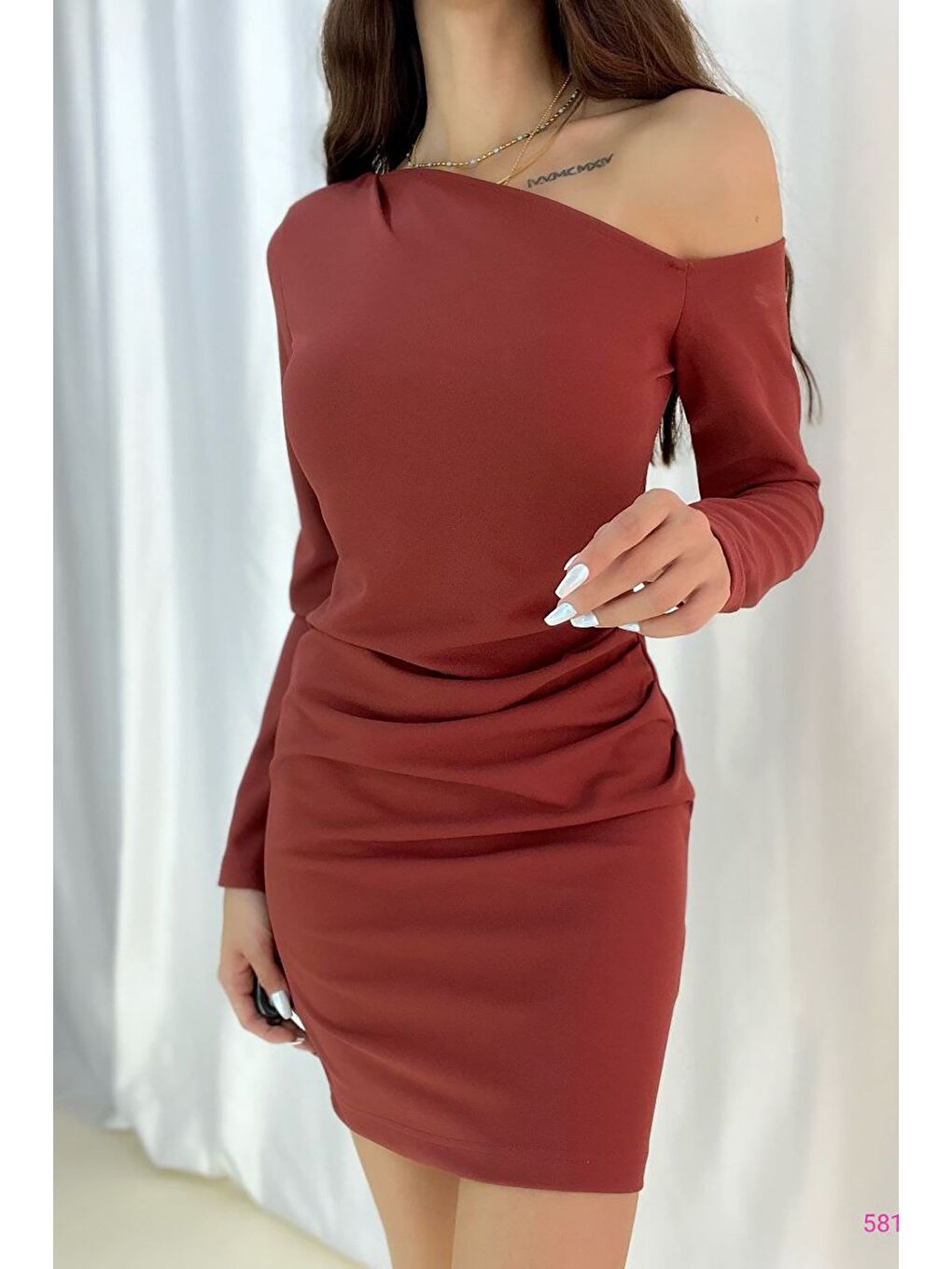Kahverengi Kiremit Rengi Tek Omuz Açık Detay İthal Krep Kumaş Uzun Kollu Elbise