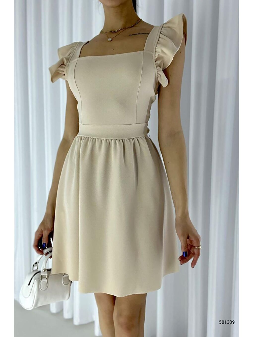 Ekru Krem Rengi Omuz Volanlı Sırt Bağlama Detay İthal Krep Kumaş Elbise-2