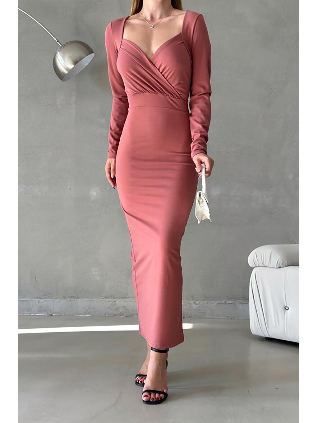 Pembe Pudra Kalp Yaka Yırtmaçlı Uzun Kollu Uzun Elbise