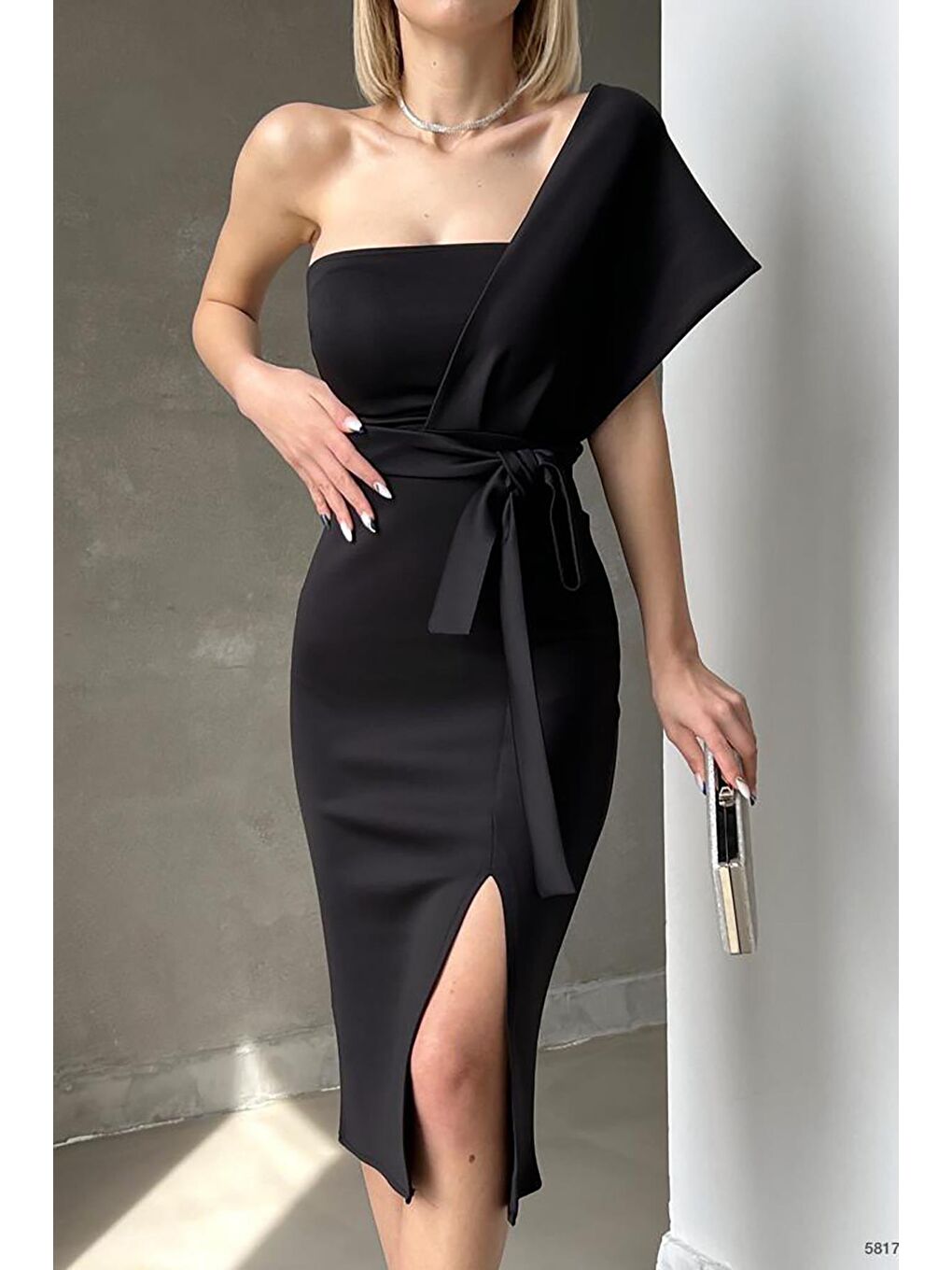 Siyah Esnek Scuba Kumaş Kuşaklı Davet Elbisesi-1