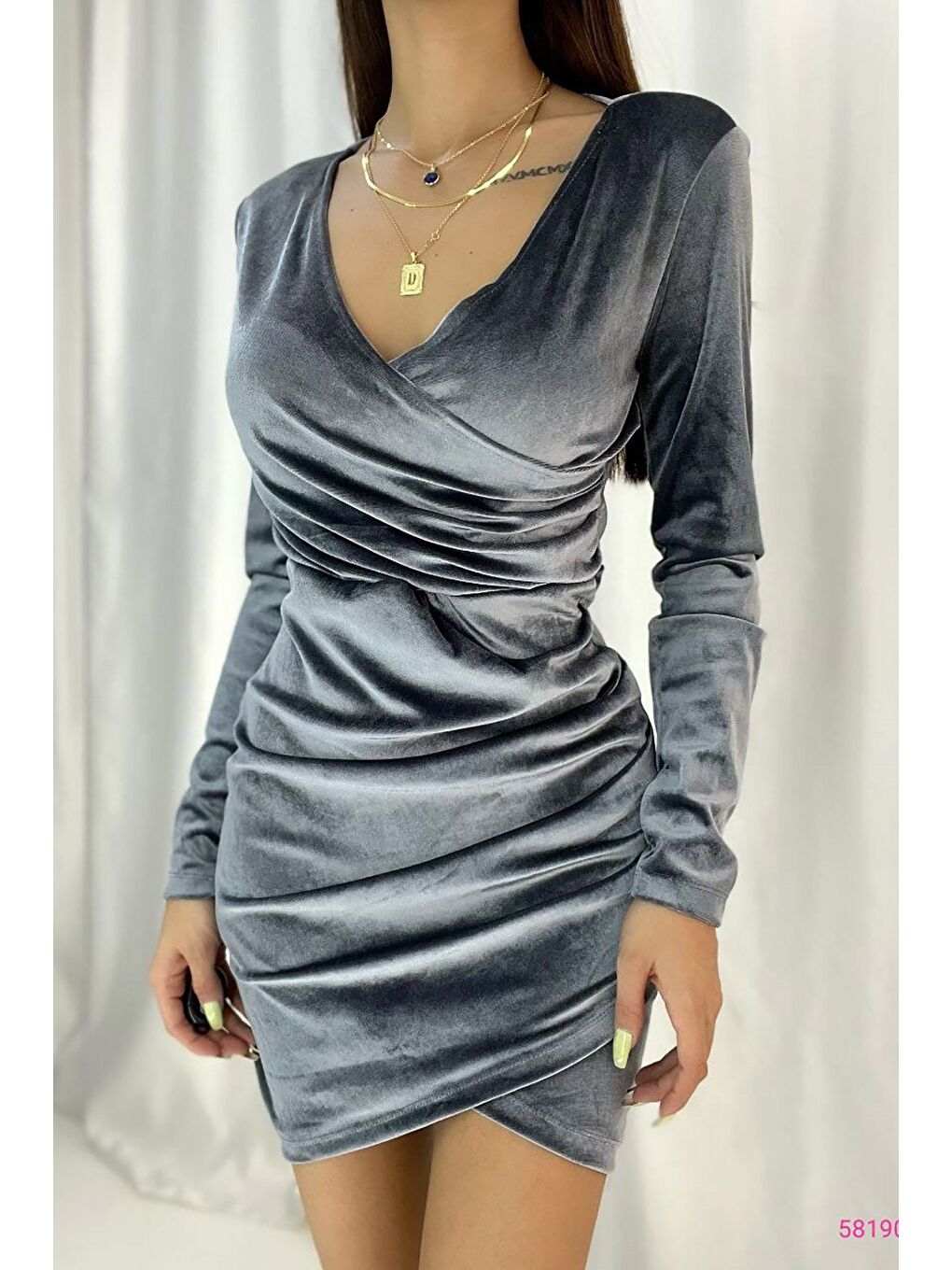 Gri Büzgülü Kruvaze Yaka Kadife Kumaş Elbise