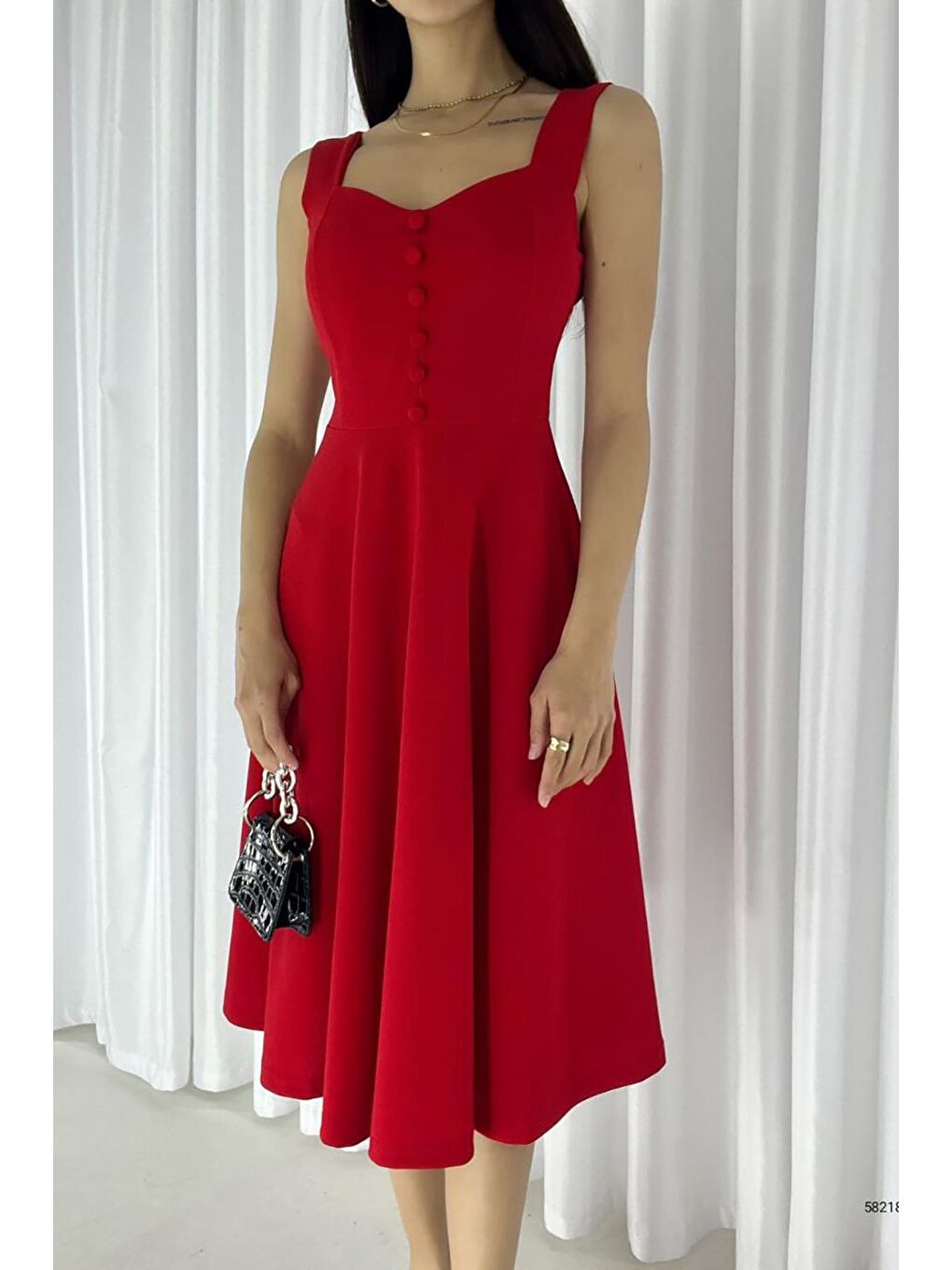 Kırmızı İthal Krep Kumaş Kalın Askılı Düğme Detaylı Elbise-1