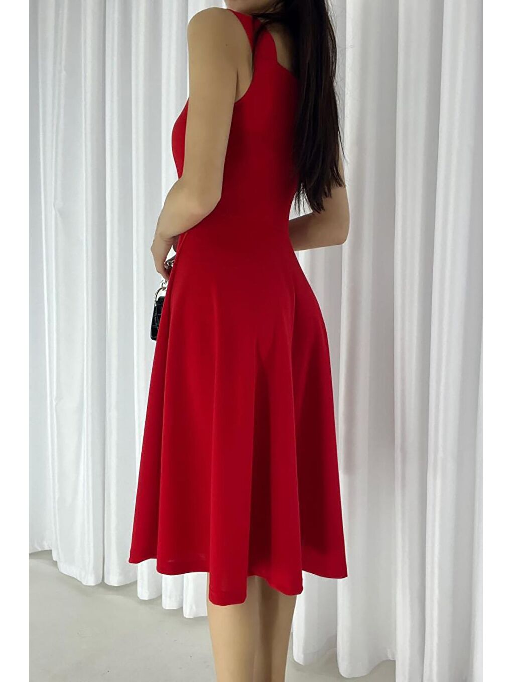 Kırmızı İthal Krep Kumaş Kalın Askılı Düğme Detaylı Elbise-2