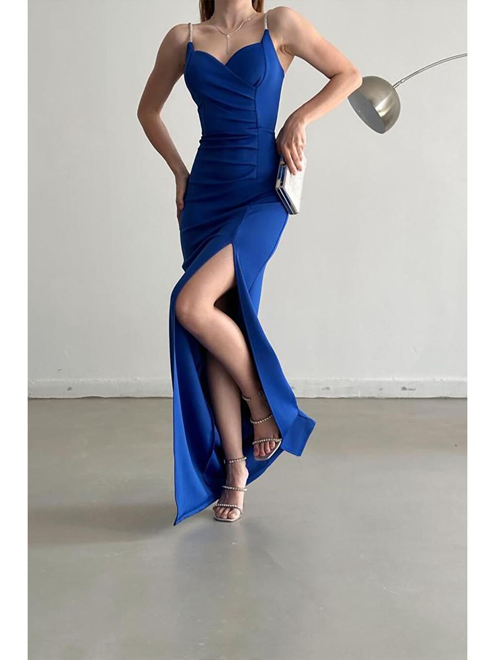 Mavi Scuba Kumaş Askı Taş Detay İnce Askılı Yırtmaçlı Abiye Elbise-2