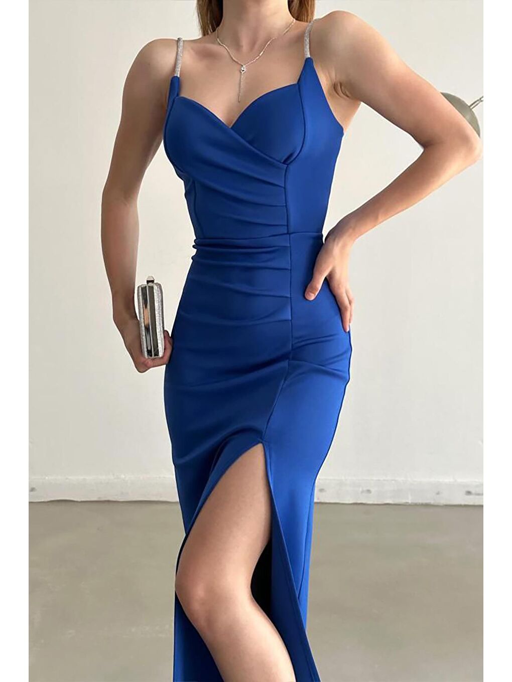 Mavi Scuba Kumaş Askı Taş Detay İnce Askılı Yırtmaçlı Abiye Elbise-3