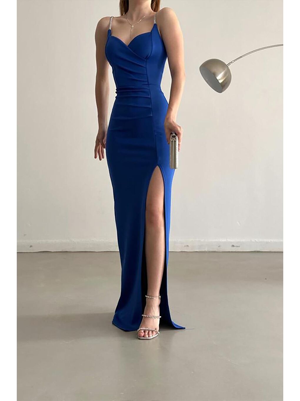 Mavi Scuba Kumaş Askı Taş Detay İnce Askılı Yırtmaçlı Abiye Elbise-5