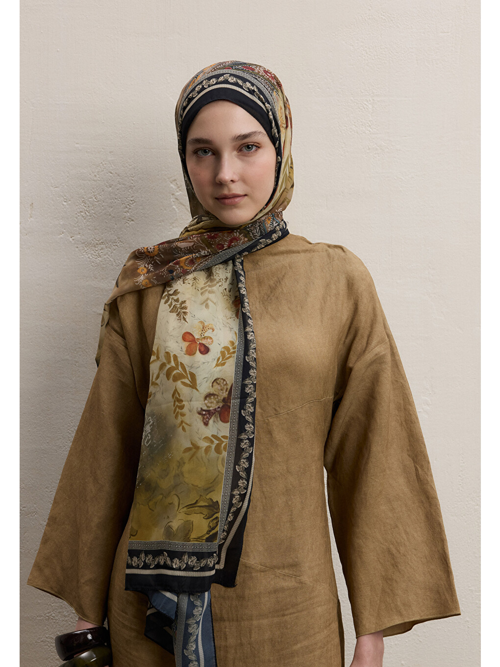 Ellen Desen İpek Krep Şal Siyah-3