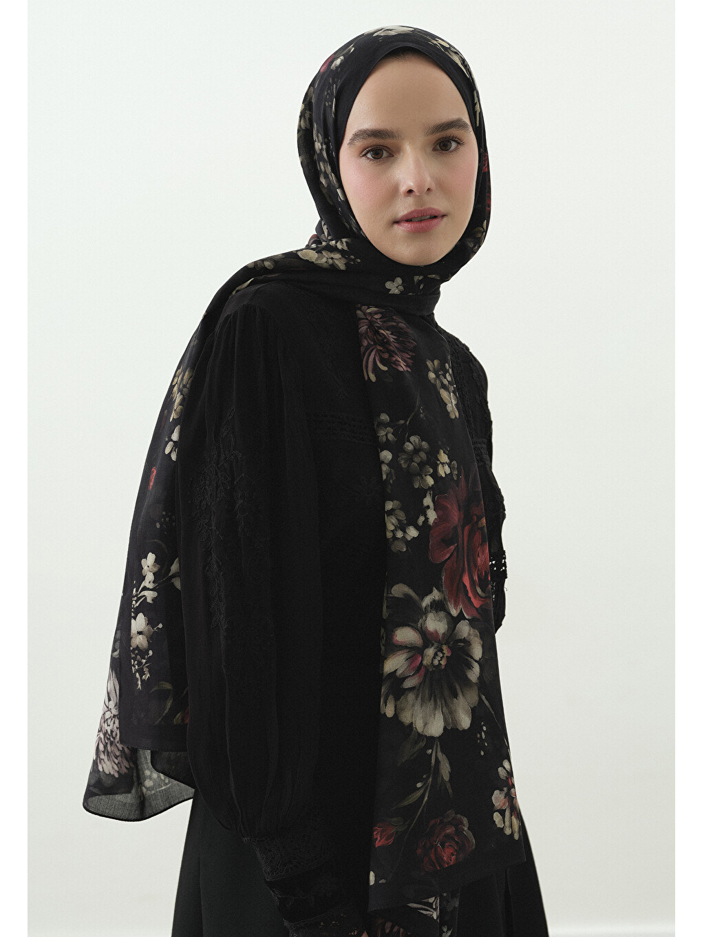 Mıdnıght Rose Desenli Pamuk Viskon Şal Siyah-2