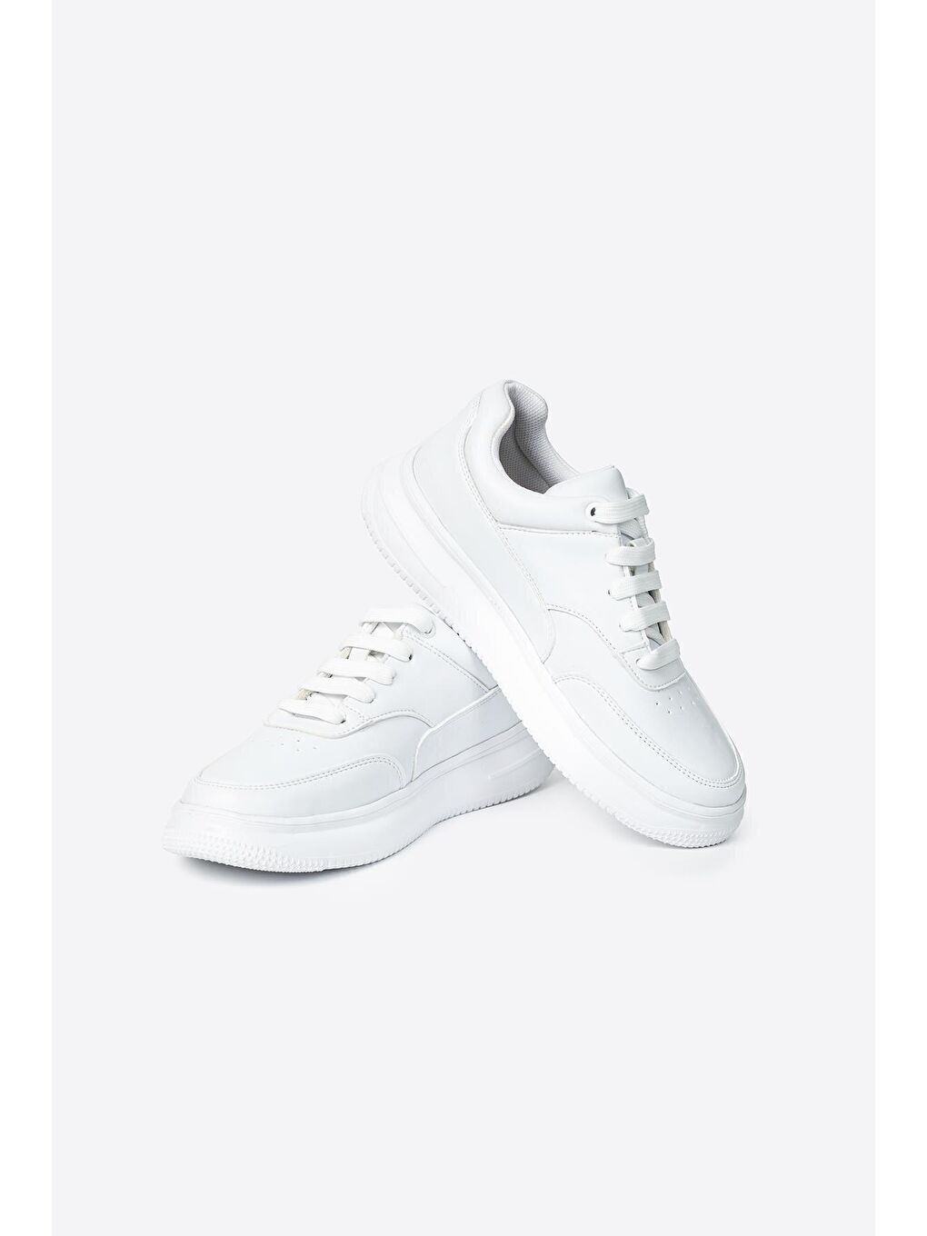 Beyaz Yuvarlak Burunlu Bağcıklı Kadın Günlük Spor Ayakkabı-3