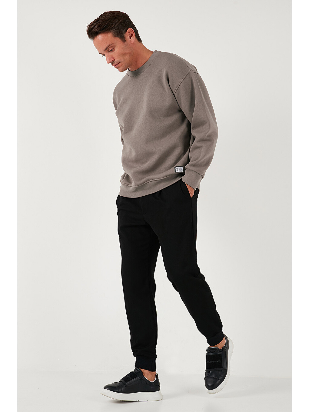 Kahverengi Regular Fit Bisiklet Yaka Pamuklu İçi Tüylü Yumuşak Şardonlu Erkek Sweatshirt  5905255-1