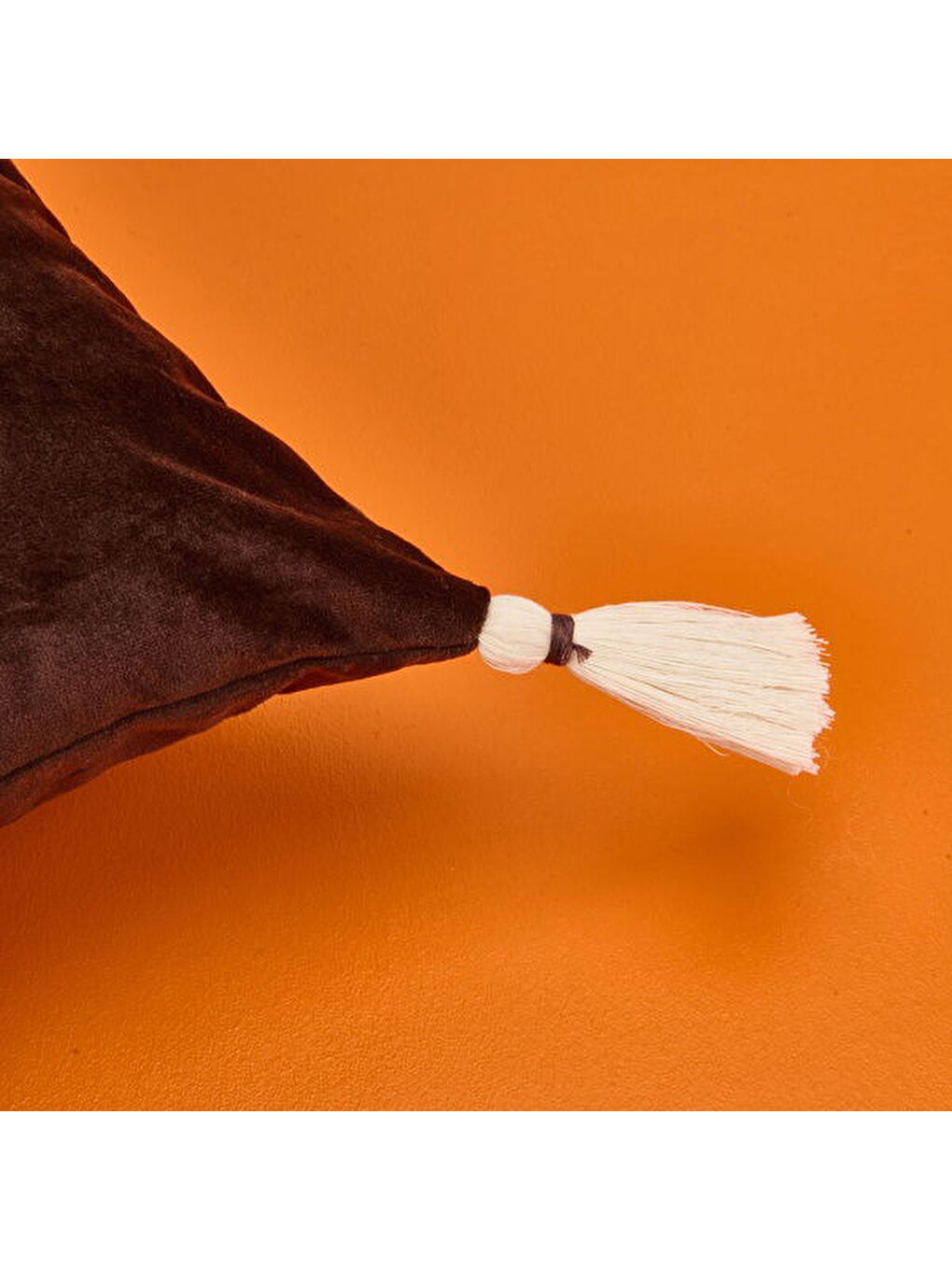 Soft Yusufçuk Desenli Kadife Kırlent - Kahverengi - 43x43 cm-2