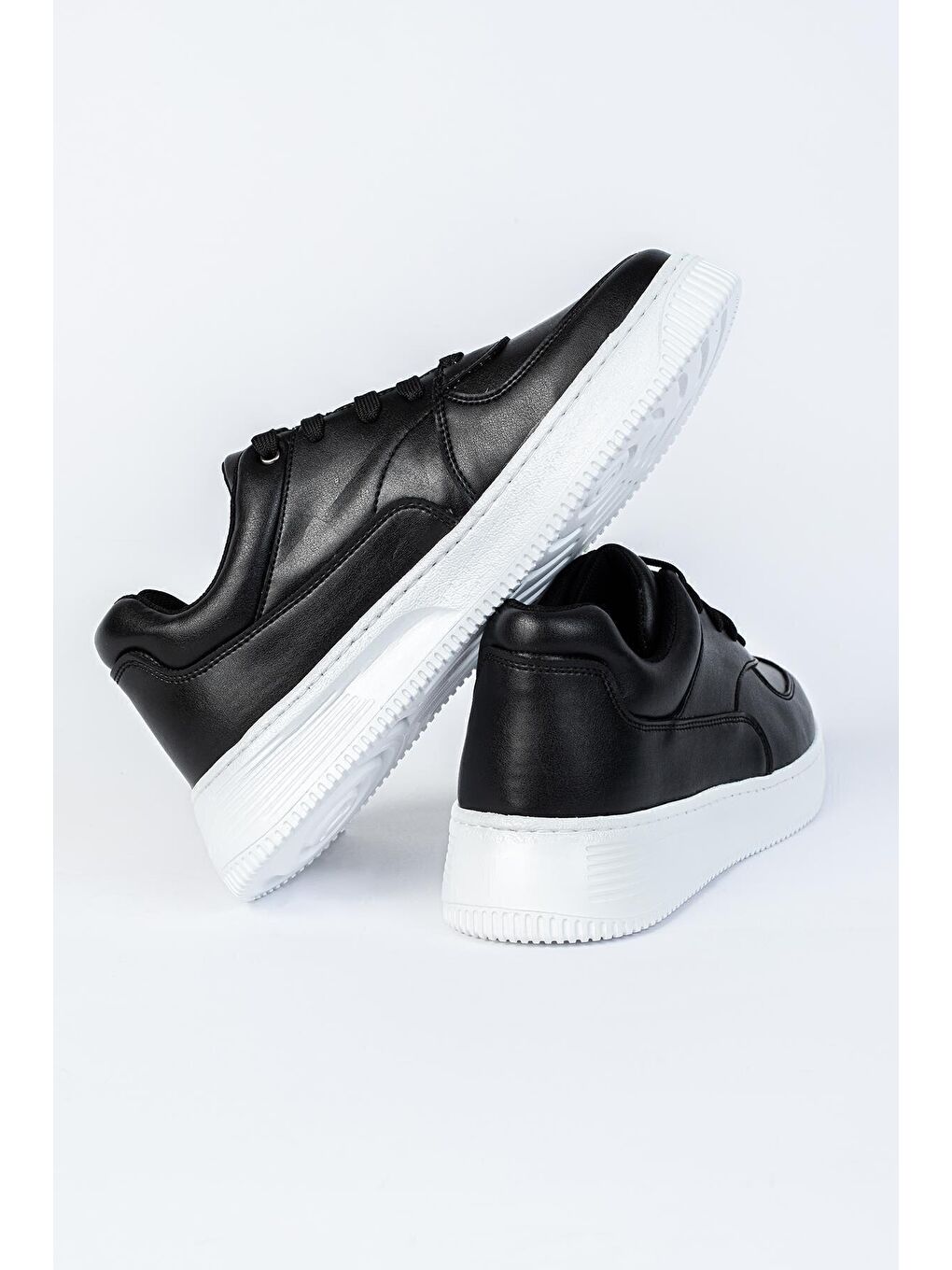 Siyah Yuvarlak Burunlu Bağcıklı Erkek Günlük Spor Ayakkabı-3