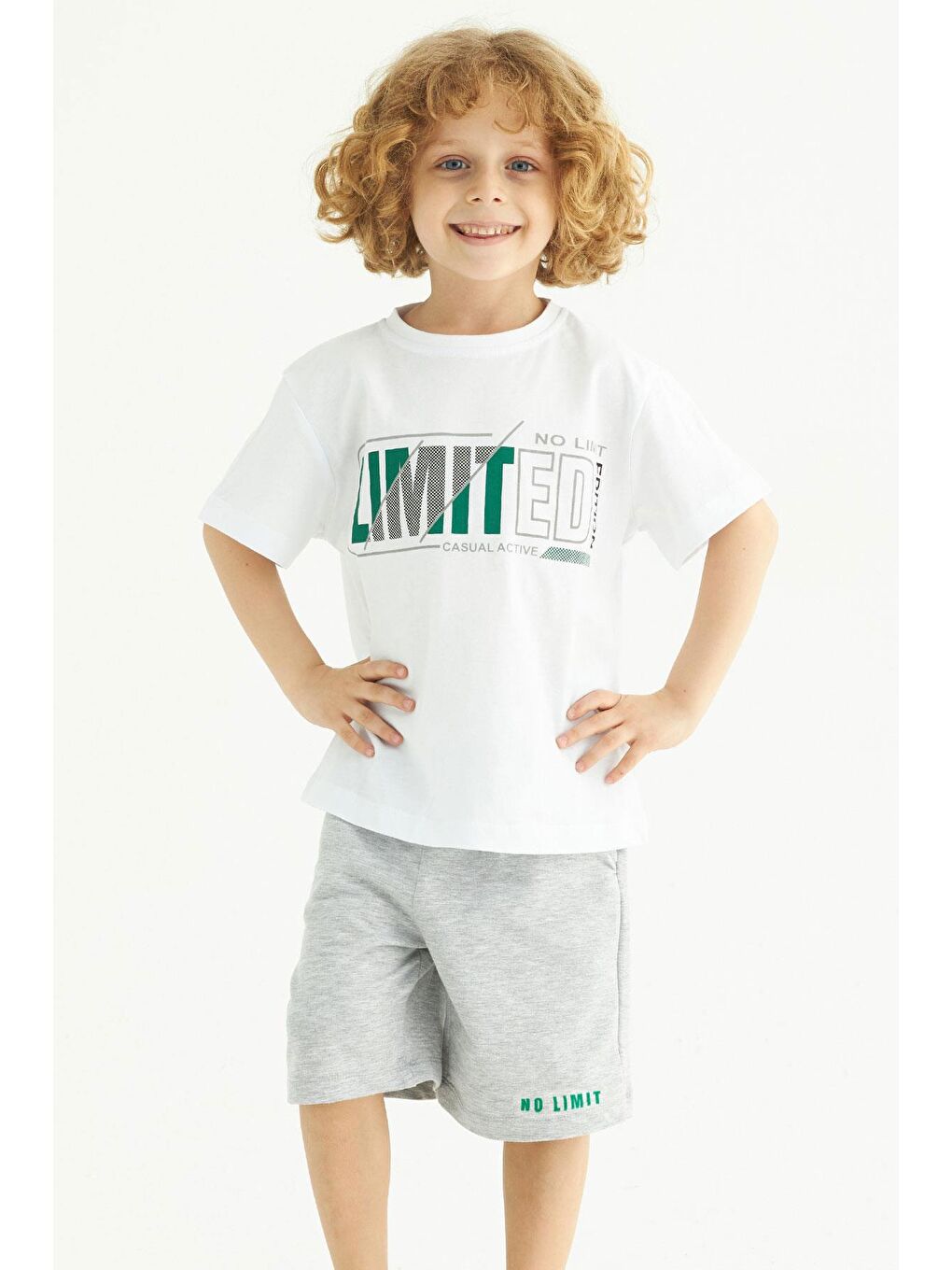Beyaz Bisiklet Yaka Lımıted Baskılı Erkek Çocuk Şortlu Takım