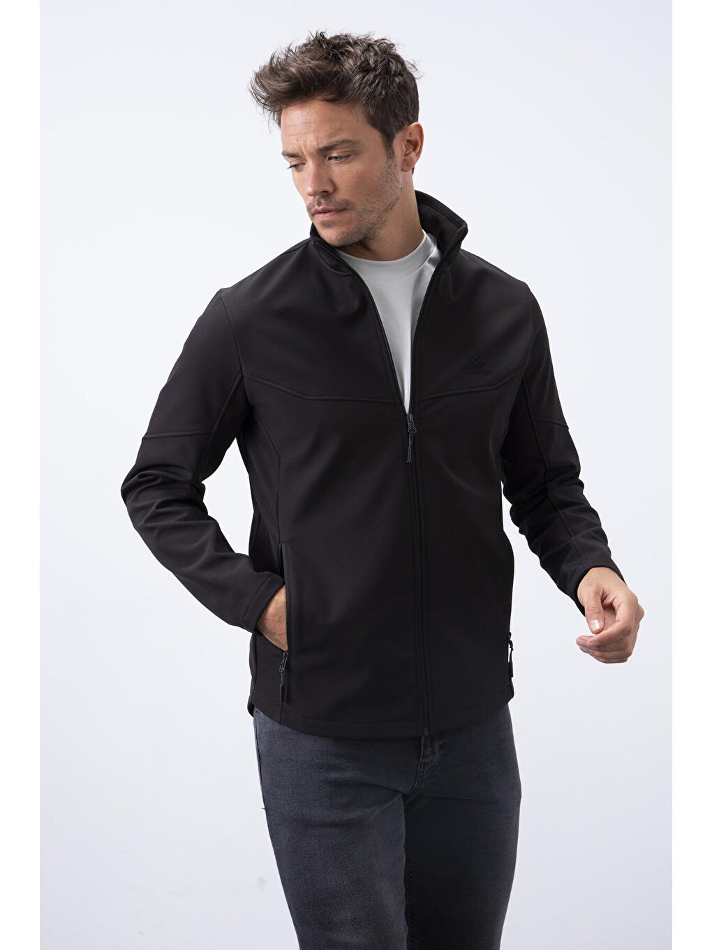 Siyah Fermuarlı Dik Yaka Su ve Rüzgar Geçirmez Softshell Erkek Ceket- 88050