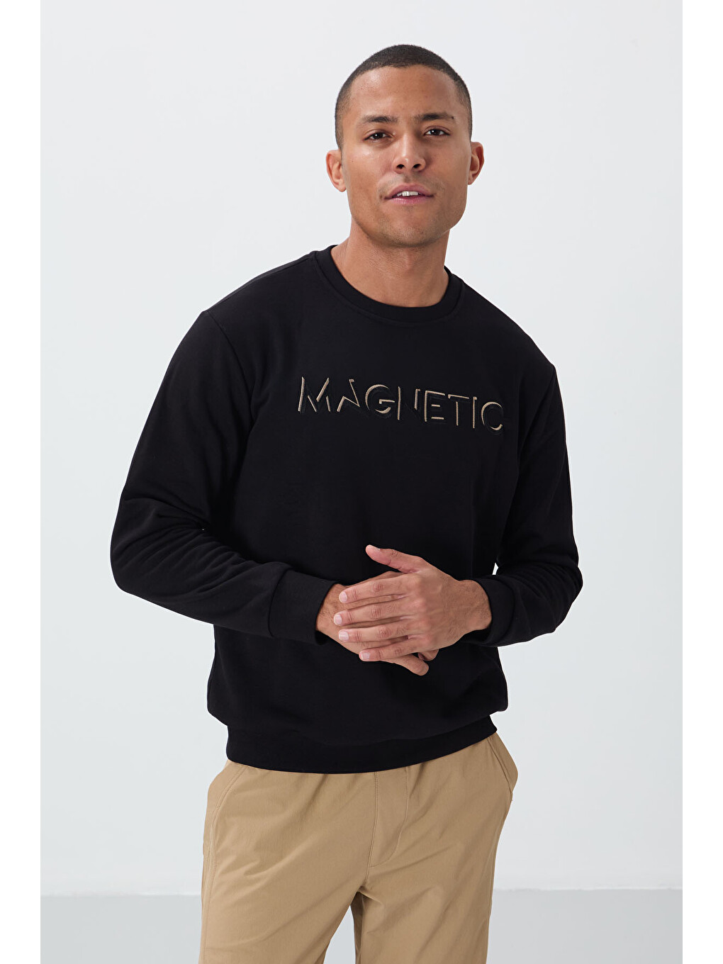 Siyah Yazı Nakışlı Bisiklet Yaka Rahat Form Erkek Sweatshirt - 88020-2