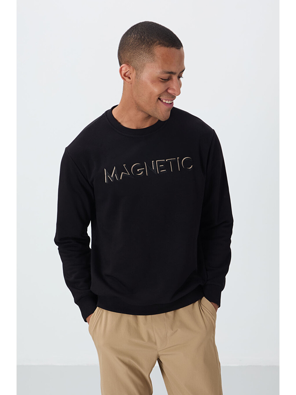 Siyah Yazı Nakışlı Bisiklet Yaka Rahat Form Erkek Sweatshirt - 88020-3