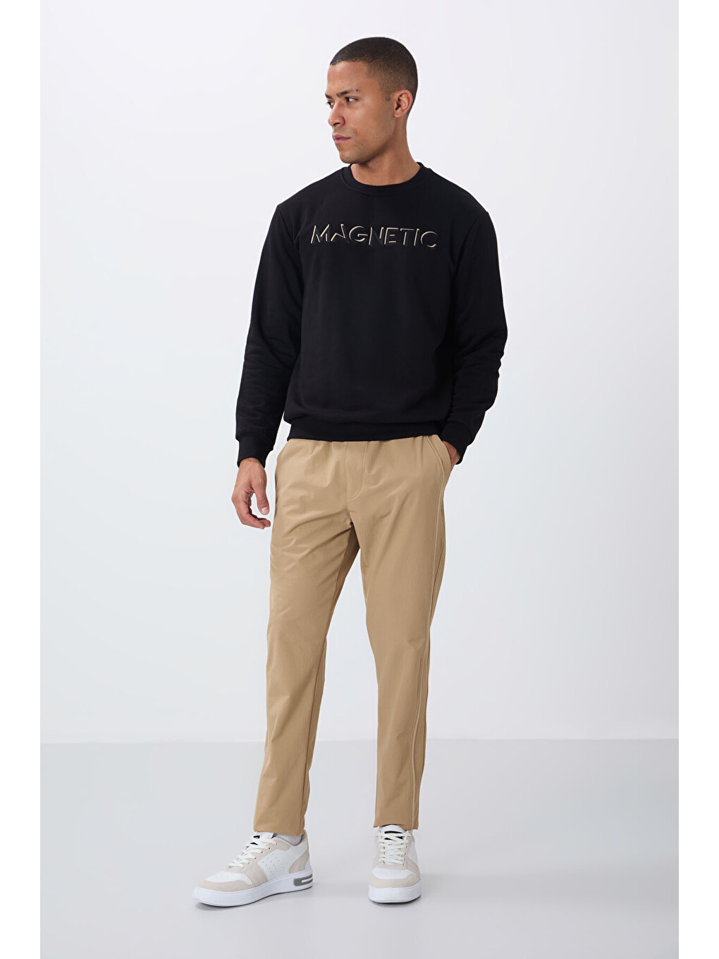 Siyah Yazı Nakışlı Bisiklet Yaka Rahat Form Erkek Sweatshirt - 88020-4