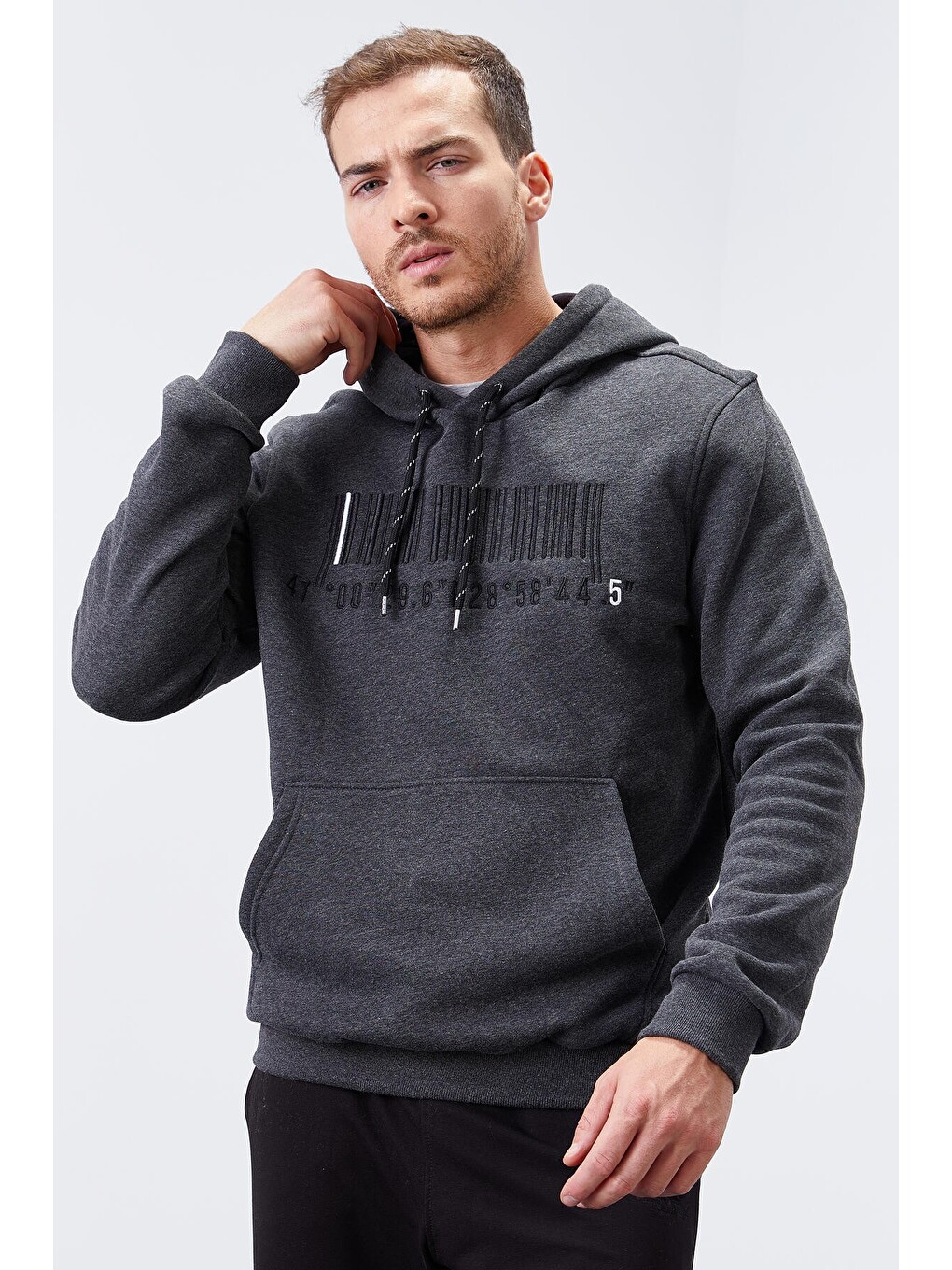 Antrasit Melanj Nakışlı Kanguru Cep Standart Kalıp Kapüşonlu  Erkek Hoodie - 87839