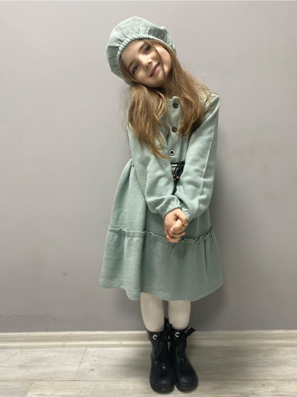 Yeşil Kaşe Kumaş Şapkalı Kız Çocuk Elbise MNK0559-1